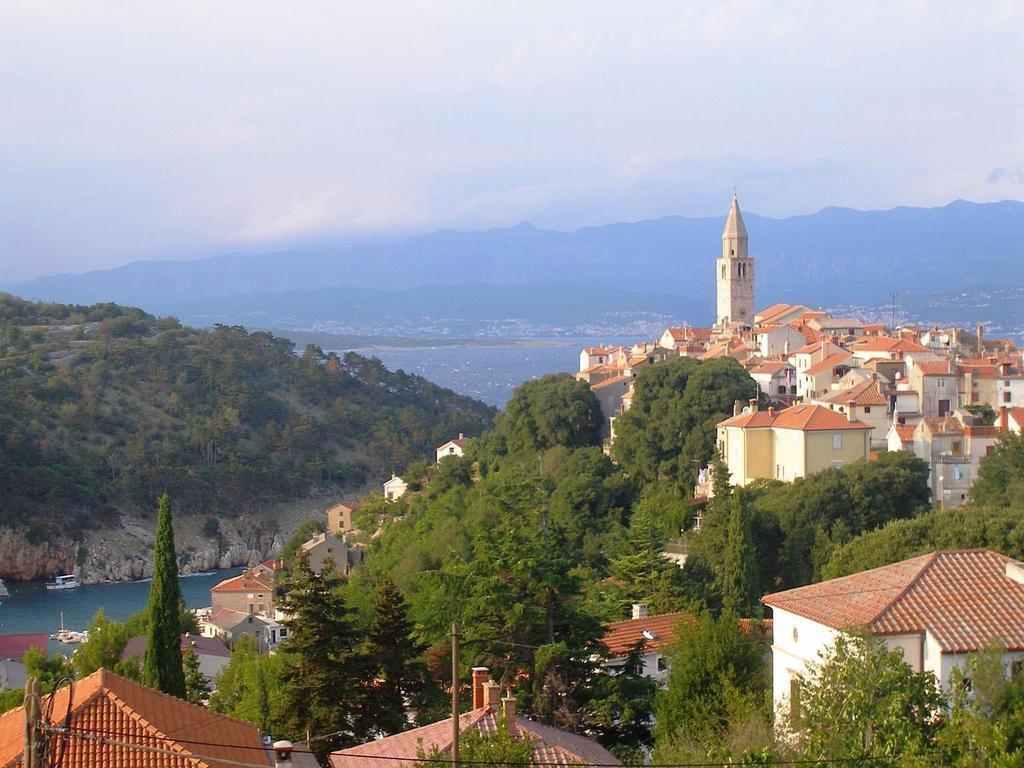 Apartments Marija Vrbnik  Bagian luar foto