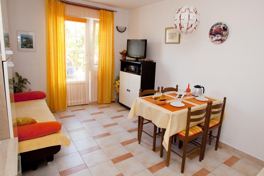 Apartments Marija Vrbnik  Bagian luar foto