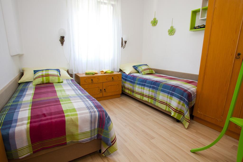 Apartments Marija Vrbnik  Bagian luar foto