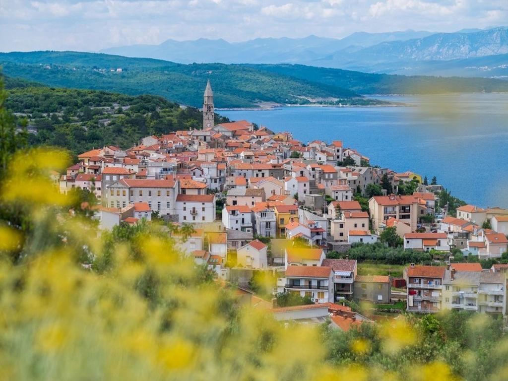Apartments Marija Vrbnik  Bagian luar foto